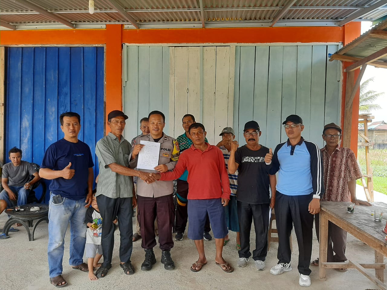 Bhabinkamtibmas Lakukan Problem Solving Terkait Permasalahan Sengketa Saluran Pengairan
